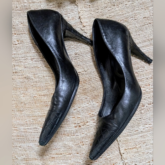 CHANEL • Quilted Leather Vintage Pumps in Black - Picture 3 of 8